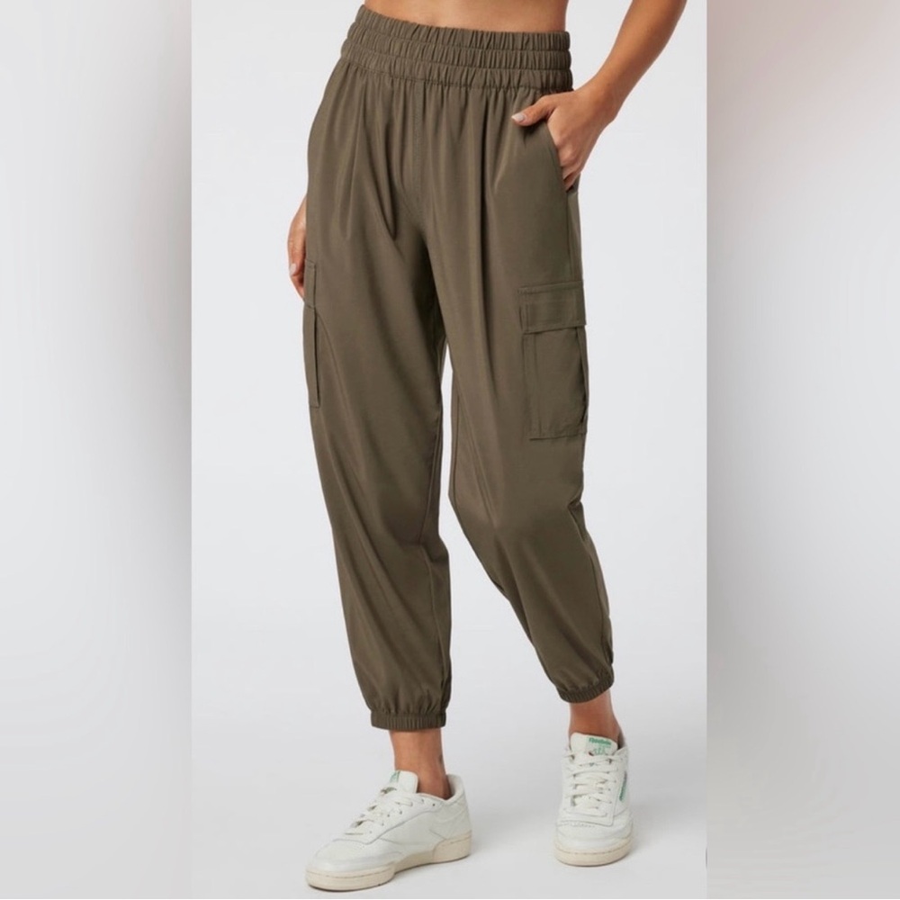 Vuori Women's Casual Olive Jogger Pants